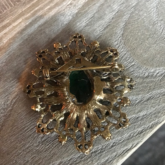 Vintage Brooch with Pearls & Green Rhinestone - Picture 4 of 4